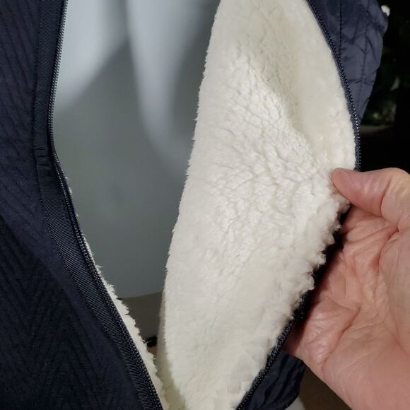 NWT Talbots Navy Blue Zip Vest. Sherpa Lines, Quilted side panes and back yolk. - Picture 9 of 12